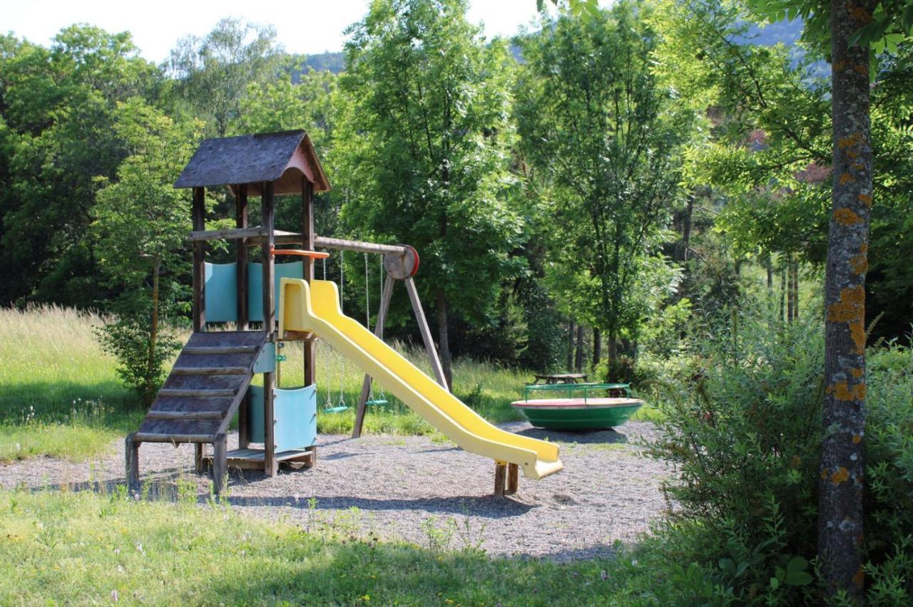 Village De Chalets Et Camping La Pierre De L'Aigle La Breole Екстер'єр фото
