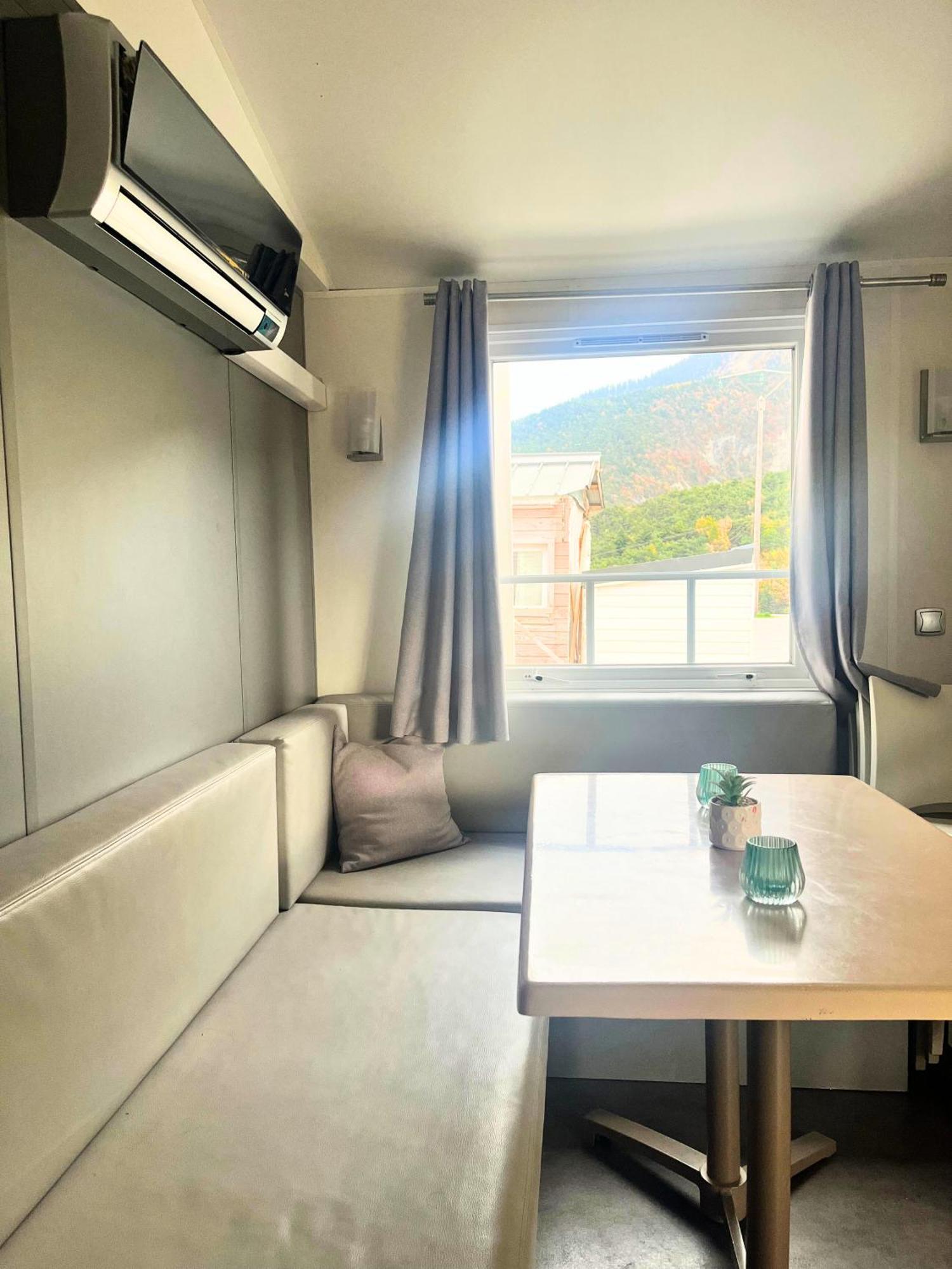 Village De Chalets Et Camping La Pierre De L'Aigle La Breole Екстер'єр фото
